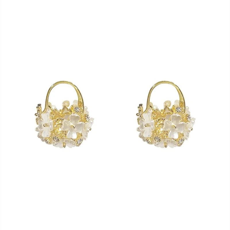 2022 New Exquisite Sweet Shell Flower Ball Earrings Fashion Temperament Versatile Earrings Female Jewelry Party Gifts