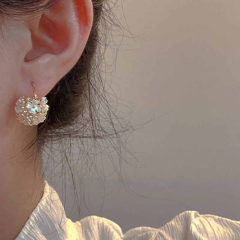 2022  New Exquisite Sweet Shell Flower Ball Earrings Fashion Temperament Versatile Earrings Female Jewelry Party Gifts